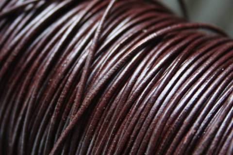 Stabiles K&auml;nguru - Endloslederband 1 mm - Bild: A2