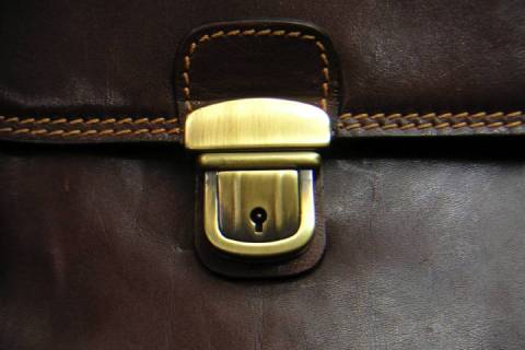 Taschenreparaturen - Schl&ouml;sser ersetzen