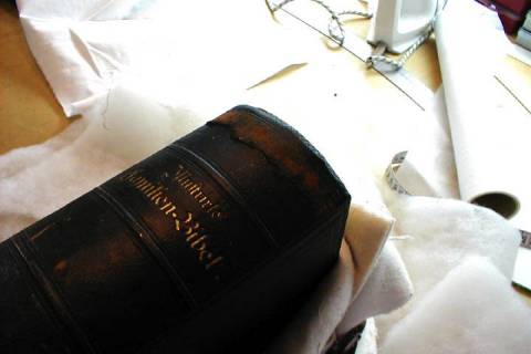 Bibelrestauration - Bild: A2