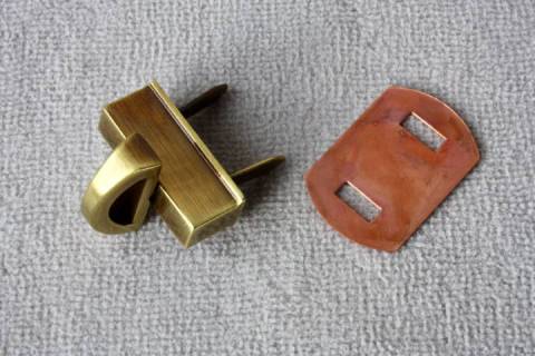 Drehverschluss Taschenverschluss Altmessing 309 - Bild: A2