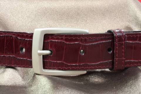 Lederg&uuml;rtel 30 mm - Kalbslederpr&auml;gung - Dunkelrot - 011 - Bild: Lederriemen-Lederfarbe-Dunkelrot_2