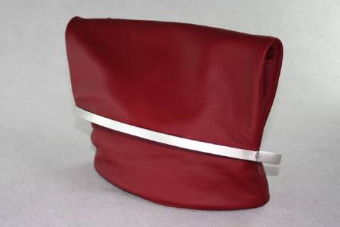 Lederhantaschen mit Zierb&uuml;gelverschluss - Bild: A3