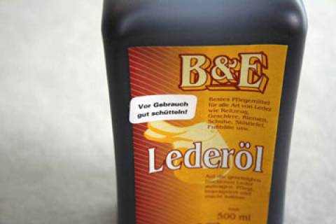 Leder&ouml;l hell - Lederoel schwarz - Bild: V-Gebrauch