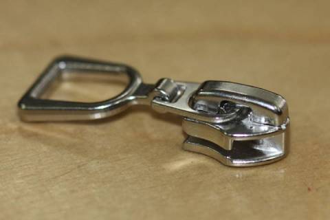 YKK Rei&szlig;verschluss - Schieber Silber 5 mm - Bild: A1