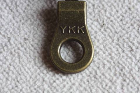 YKK Rei&szlig;verschluss - Schieber Altmessing 5 mm - Bild: A3