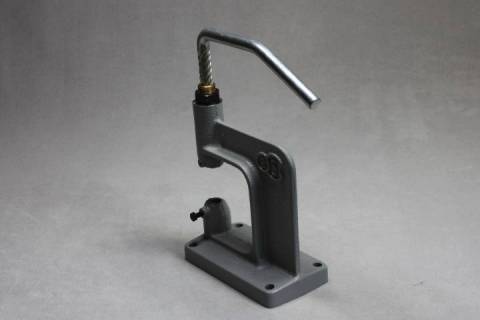 Nietenpresse - Spindelpresse - Druckknopfmaschiene - &Ouml;senpresse - Bild: A4