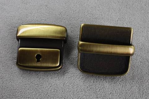 Aktentaschenschl&ouml;sser - Aktentaschenverschlu&szlig; - Altmessing 200 - Bild: A4