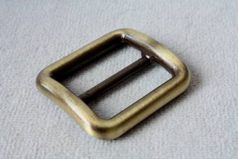 Dreisteg - Riemenversteller - 30 mm 339-3 - Altmessing-Geb&uuml;rstet